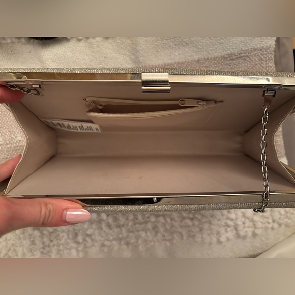Silver clutch - Picture 3 of 3